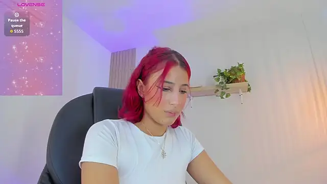 Cristalfoxy  online show from 01/12/26, 07:52