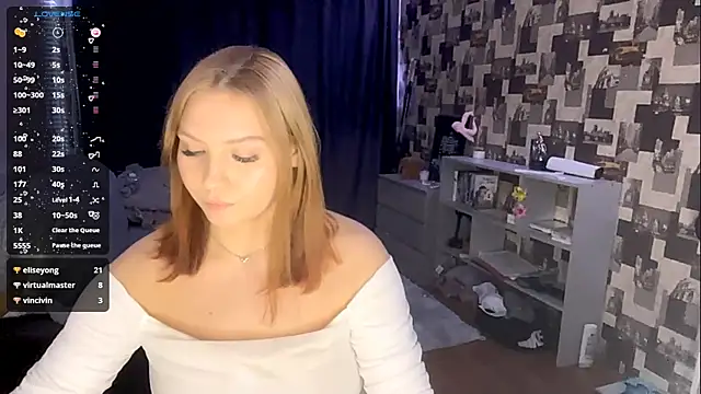 Snapshot of SwiiSweet chatting on 12/18/25, 04:35 SwiiSweet online show from 12/18/25, 04:35