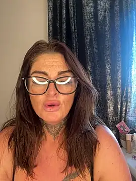 IrishmilfAnna online show from 04/24/26, 09:12