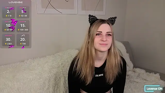 Snapshot of HelenMartines chatting on 03/21/26, 11:26 HelenMartines online show from 03/21/26, 11:26