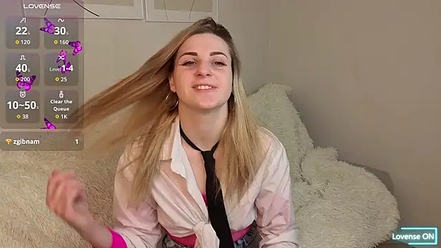 Snapshot of HelenMartines chatting on 03/28/26, 12:27 HelenMartines online show from 03/28/26, 12:27