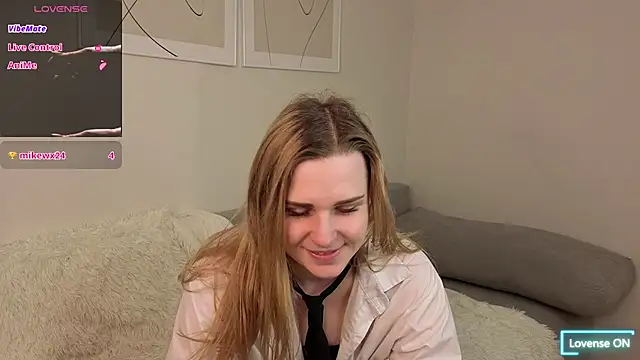 Snapshot of HelenMartines chatting on 04/08/26, 10:15 HelenMartines online show from 04/08/26, 10:15