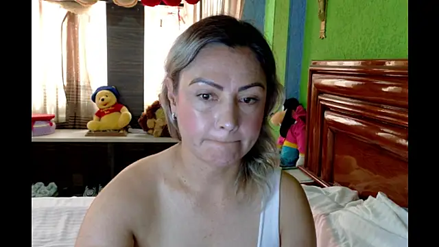 Snapshot of _Charlize_theron_ chatting on 06/10/26, 04:06 Charlize theron online show from 06/10/26, 04:06