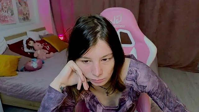 Snapshot of EllinEverly chatting on 07/08/26, 10:03 EllinEverly online show from 07/08/26, 10:03