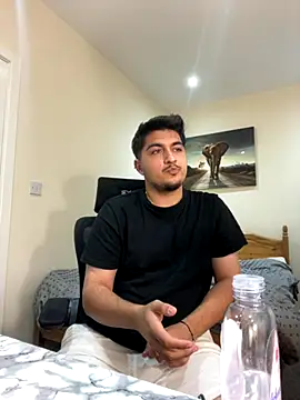 Snapshot of mixedcouplee69 chatting on 09/16/25, 08:43 mixedcouplee69 online show from 09/16/25, 08:43