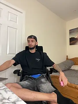 Snapshot of mixedcouplee69 chatting on 09/22/25, 03:25 mixedcouplee69 online show from 09/22/25, 03:25