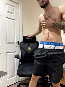 Snapshot of mixedcouplee69 chatting on 09/29/25, 06:46 mixedcouplee69 online show from 09/29/25, 06:46