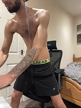 Snapshot of mixedcouplee69 chatting on 10/11/25, 11:25 mixedcouplee69 online show from 10/11/25, 11:25