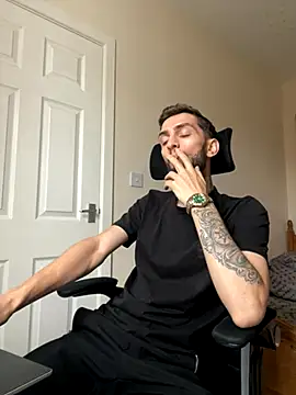 Snapshot of mixedcouplee69 chatting on 10/12/25, 03:33 mixedcouplee69 online show from 10/12/25, 03:33