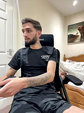 Snapshot of mixedcouplee69 chatting on 10/14/25, 09:15 mixedcouplee69 online show from 10/14/25, 09:15