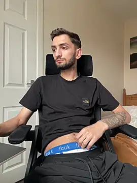 Snapshot of mixedcouplee69 chatting on 10/26/25, 01:17 mixedcouplee69 online show from 10/26/25, 01:17