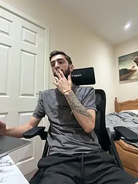 Snapshot of mixedcouplee69 chatting on 11/19/25, 04:51 mixedcouplee69 online show from 11/19/25, 04:51