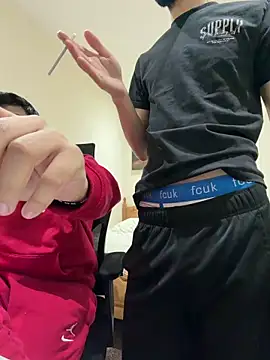 Snapshot of mixedcouplee69 chatting on 12/17/25, 09:43 mixedcouplee69 online show from 12/17/25, 09:43