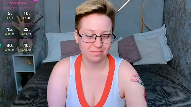 Snapshot of AlexandraGreen chatting on 10/10/25, 09:03 AlexandraGreen online show from 10/10/25, 09:03