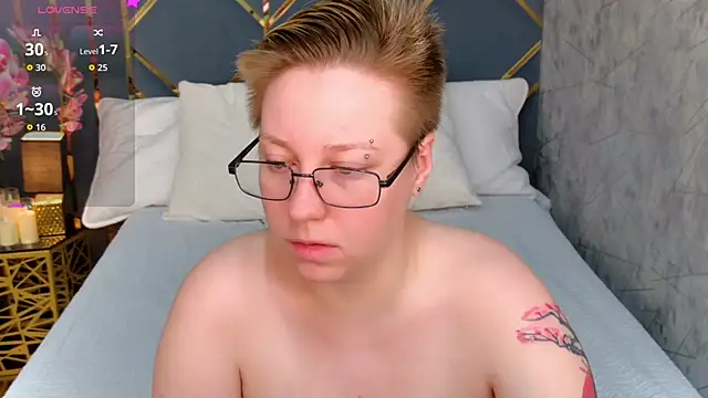 Snapshot of AlexandraGreen chatting on 10/20/25, 03:45 AlexandraGreen online show from 10/20/25, 03:45