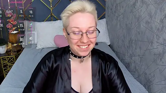 Snapshot of AlexandraGreen chatting on 11/08/25, 09:02 AlexandraGreen online show from 11/08/25, 09:02