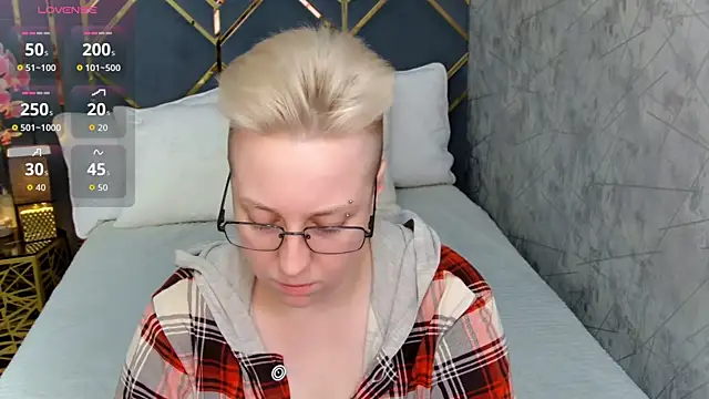 Snapshot of AlexandraGreen chatting on 11/15/25, 09:11 AlexandraGreen online show from 11/15/25, 09:11