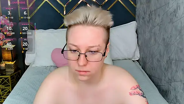 Snapshot of AlexandraGreen chatting on 11/24/25, 09:03 AlexandraGreen online show from 11/24/25, 09:03