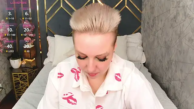 Snapshot of AlexandraGreen chatting on 11/27/25, 09:06 AlexandraGreen online show from 11/27/25, 09:06