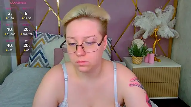 Snapshot of AlexandraGreen chatting on 12/13/25, 09:09 AlexandraGreen online show from 12/13/25, 09:09