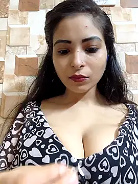 Snapshot of QUEEN-ADITI chatting on 09/15/25, 01:44 QUEEN-ADITI online show from 09/15/25, 01:44