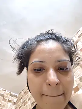 Snapshot of QUEEN-ADITI chatting on 11/21/25, 02:38 QUEEN-ADITI online show from 11/21/25, 02:38