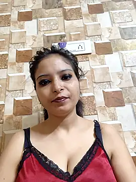 Snapshot of QUEEN-ADITI chatting on 11/29/25, 03:26 QUEEN-ADITI online show from 11/29/25, 03:26
