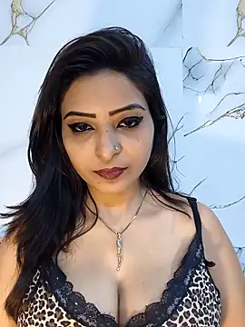 Snapshot of QUEEN-ADITI chatting on 04/10/26, 05:28 QUEEN-ADITI online show from 04/10/26, 05:28