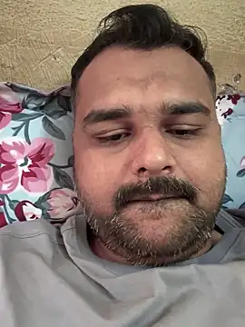 Snapshot of hahaha1319 chatting on 11/14/25, 05:06 hahaha1319 online show from 11/14/25, 05:06