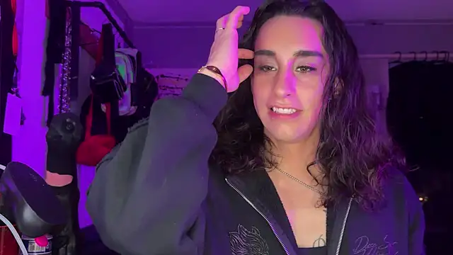 xoFrankie online show from 11/11/25, 03:17