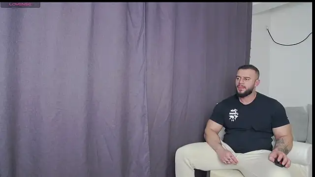 Snapshot of RickyMiami1 chatting on 02/17/26, 07:09 RickyMiami1 online show from 02/17/26, 07:09