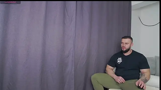 Snapshot of RickyMiami1 chatting on 03/04/26, 06:58 RickyMiami1 online show from 03/04/26, 06:58