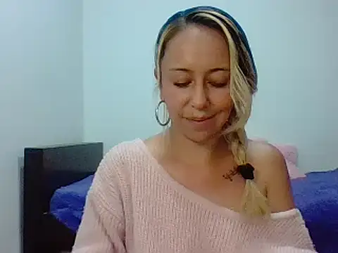 leah susman online show from 09/24/25, 02:04