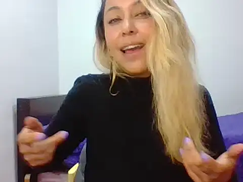 leah susman online show from 09/25/25, 01:53