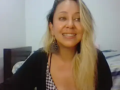 leah susman online show from 10/24/25, 01:57