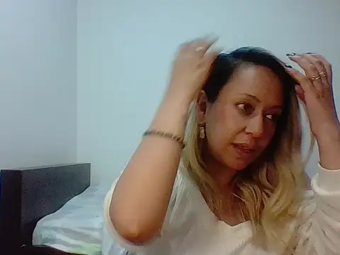 leah susman online show from 12/02/25, 02:50