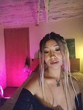 Snapshot of Ella_rr chatting on 03/15/26, 03:45 Ella rr online show from 03/15/26, 03:45