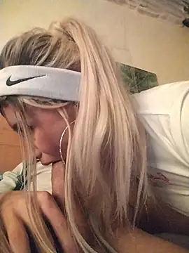 Snapshot of Ella_rr chatting on 03/15/26, 10:38 Ella rr online show from 03/15/26, 10:38