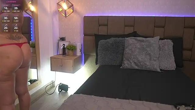 Snapshot of Julieth_Rojas chatting on 04/14/26, 04:18 Julieth Rojas online show from 04/14/26, 04:18