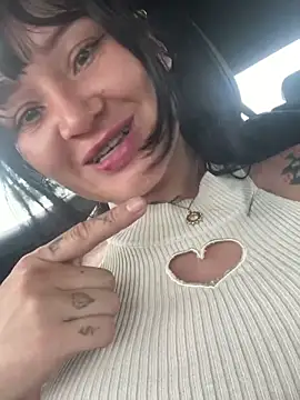 saraycat  online show from 09/25/25, 07:50