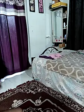 Snapshot of Beautiful_couple_70 chatting on 09/27/25, 01:43 Beautiful couple 70 online show from 09/27/25, 01:43