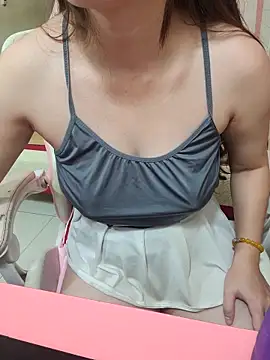 Snapshot of YanHann chatting on 10/22/25, 01:28 YanHann online show from 10/22/25, 01:28