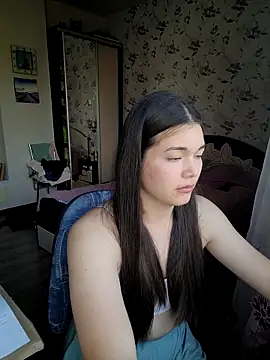 Snapshot of Albi_Glow chatting on 09/17/25, 11:01 Albi Glow online show from 09/17/25, 11:01