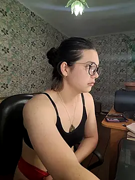 Snapshot of Albi_Glow chatting on 10/11/25, 02:55 Albi Glow online show from 10/11/25, 02:55