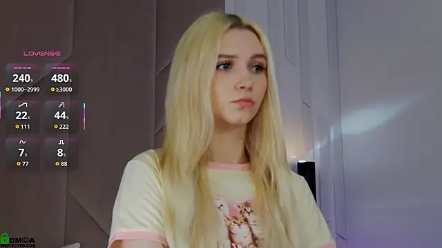 Snapshot of SaraHearts chatting on 11/21/25, 01:37 SaraHearts online show from 11/21/25, 01:37