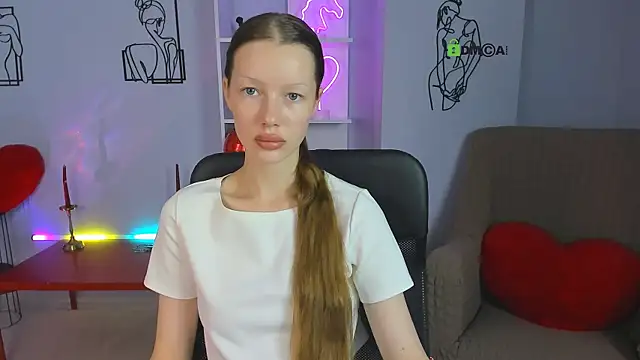 Snapshot of khloebeauty chatting on 09/17/25, 05:42 khloebeauty online show from 09/17/25, 05:42