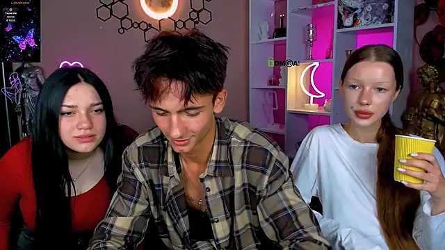 Snapshot of khloebeauty chatting on 09/19/25, 08:09 khloebeauty online show from 09/19/25, 08:09