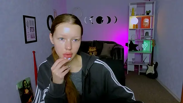 Snapshot of khloebeauty chatting on 10/01/25, 05:57 khloebeauty online show from 10/01/25, 05:57