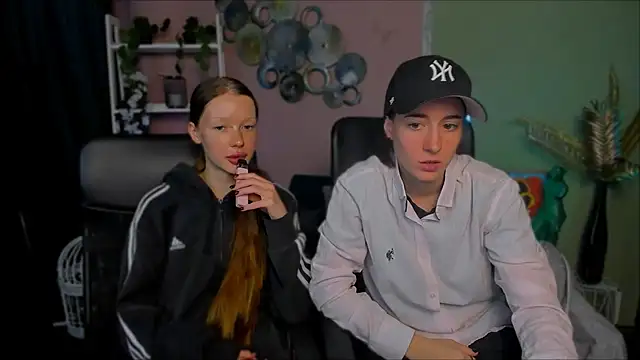 Snapshot of khloebeauty chatting on 10/04/25, 07:12 khloebeauty online show from 10/04/25, 07:12