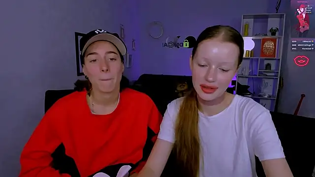 Snapshot of khloebeauty chatting on 10/09/25, 07:34 khloebeauty online show from 10/09/25, 07:34